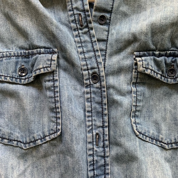 Woman’s long-sleeve button-down shirt - Picture 9 of 10